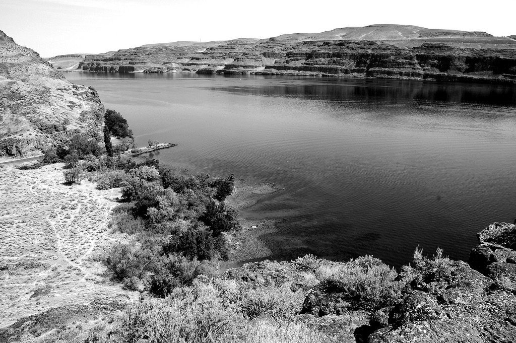 Columbia River Valley. Photo by Guy Bergstrom.